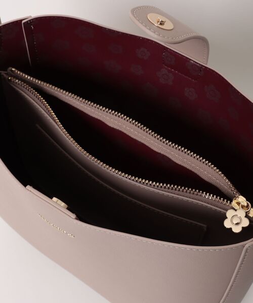 MARY QUANT  新品 ショルダーバッグ 国内即発 MARY QUANT デイジーランダムキルト ショルダー (MARY QUANT
