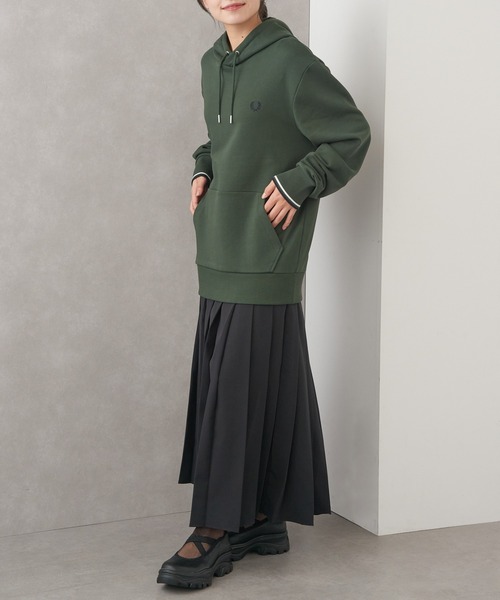 フレッドペリー フード付きパーカー オリーブグリーン FRED PERRY（フレッドペリー） パーカー 「FRED PERRY」TIPPED HOODED