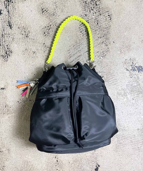 M☆Cの商品です。Lトートバッグのブラック1点にお二方、ブローチ2点です。 cheek（バッグ） トートバッグ kinchaku code 2 way tote