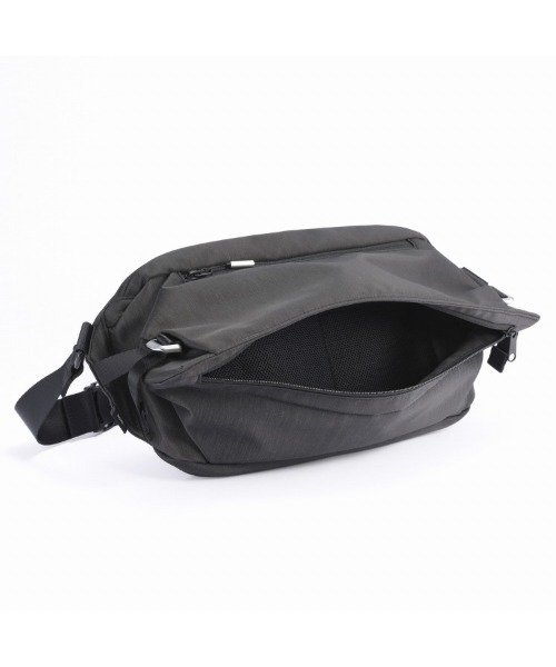 ace. ショルダーバッグ クロスリングH 上品な杢調素材 スリングバッグ