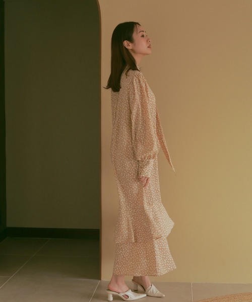 シルエットアート　ボウタイワンピース Andemiu（アンデミュウ）の「InkArtボウタイワンピース168834