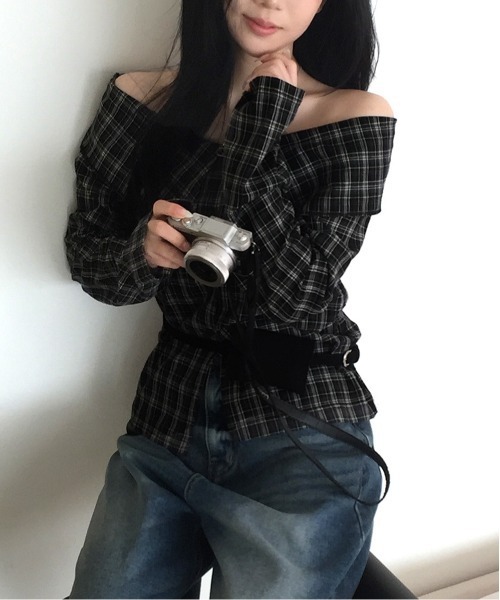 ブラウス シャツ ビスチェフォルム オフショルトップス レディース by muni:r ブラウス シャツ オフショルダーチェックシャツ