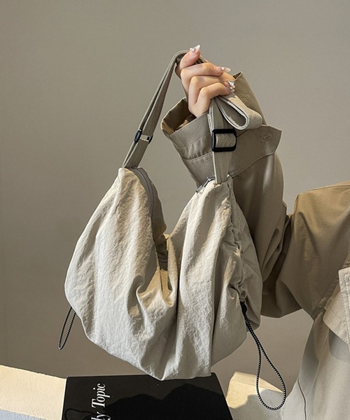 c.u.l ショルダーバッグ バッグ A4収納 軽量 ナイロン ショルダー