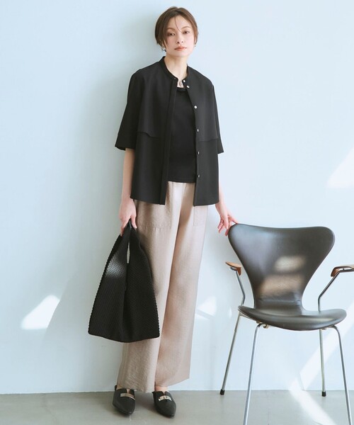 ブラウス シャツ 「WEB限定カラーあり」 FluidBackSatin バンドカラーシャツ レディースの画像