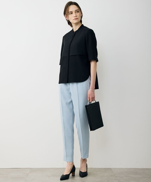 ブラウス シャツ 「WEB限定カラーあり」 FluidBackSatin バンドカラーシャツ レディースの画像