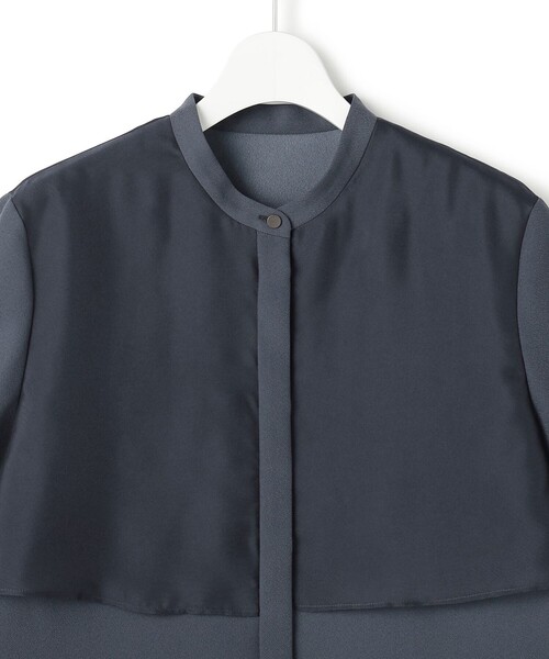 ブラウス シャツ 「WEB限定カラーあり」 FluidBackSatin バンドカラーシャツ レディースの画像