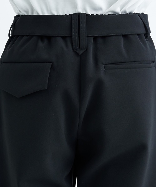CULLNI × STUDIOUS ブラック スラックス ベルト付き CULLNI（クルニ）の「STUDIOUS別注 BELTED SLACKS CHARCOAL