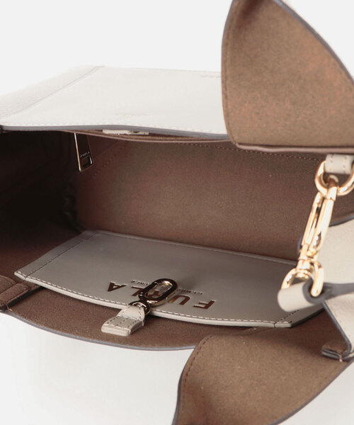 FURLA フルラ GILDA M トートバッグ 2WAY【送料0/国内即発】 フルラ GILDA M 2WAYトートバッグ 2wayショルダーバッグ