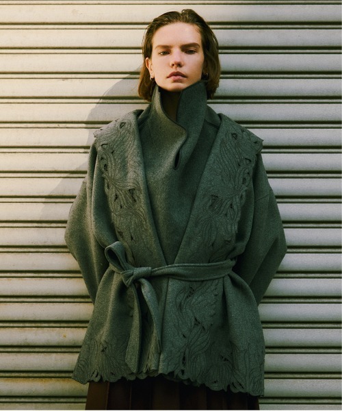 ノーカラーコート コート WOOL EMBROIDERY GOWN COAT レディースの画像