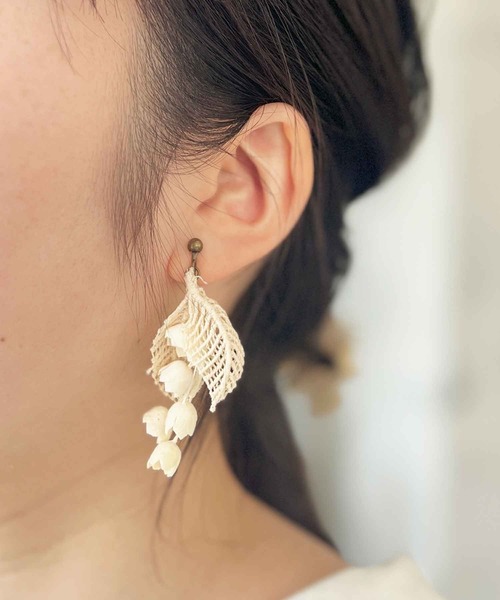 １８K　鈴蘭 イヤリング すずらん - イヤリング・ノンホールピアスの人気通販 | minne