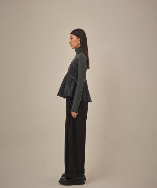 VERSEAU（ヴェルソー） キャミソール 「 」 フェイクレザーペプラム