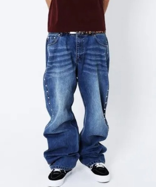 AFB（エーエフビー） ジーンズ STUDDED BACK ZIP JEANS メンズ