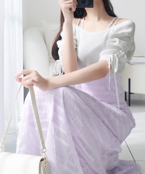 【mily bilet】一枚で、主役級◎。ビスチェ見えパフスリーブペプラム裾シャーリングブラウス（長袖） mi1019100