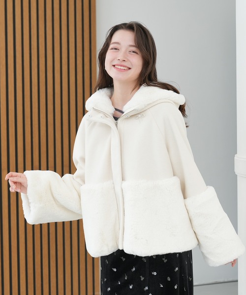 新品 ASTORIA ODIERリボンブローチ付きフードファー切替コート M ASTORIA ODIER（アストリアオディール）の「リボンブローチ付き