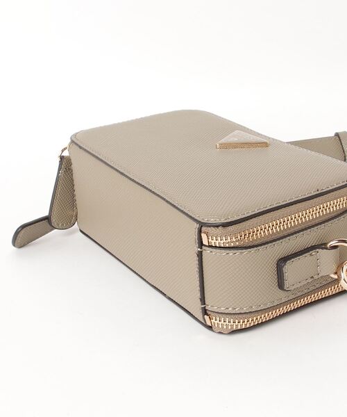 GUESS ショルダーバッグ バッグ BREANA Mini Crossbody Camera