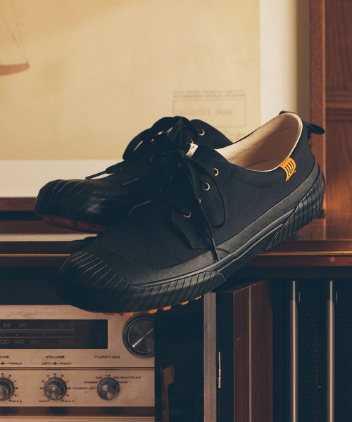 UNIVERSAL OVERALL（ユニバーサルオーバーオール） スニーカー