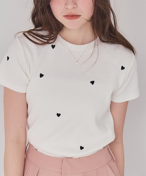 titivate（ティティベイト） tシャツ ハート柄刺繍Tシャツ レディース