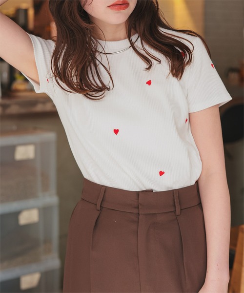 titivate（ティティベイト） tシャツ ハート柄刺繍Tシャツ レディース