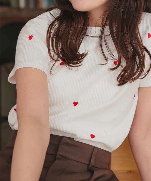 titivate（ティティベイト） tシャツ ハート柄刺繍Tシャツ レディース