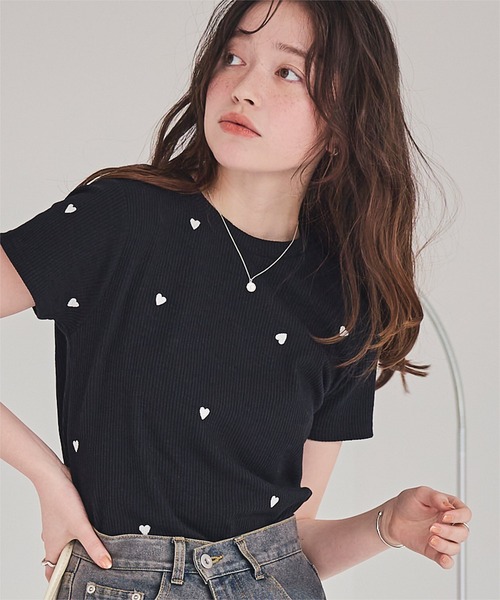 titivate（ティティベイト） tシャツ ハート柄刺繍Tシャツ レディース