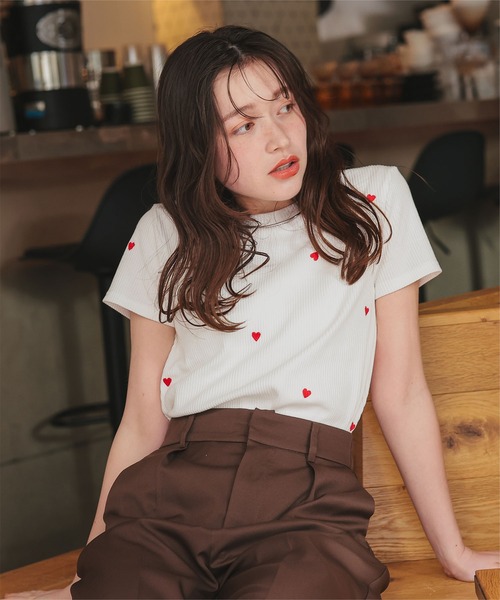 titivate（ティティベイト） tシャツ ハート柄刺繍Tシャツ レディース