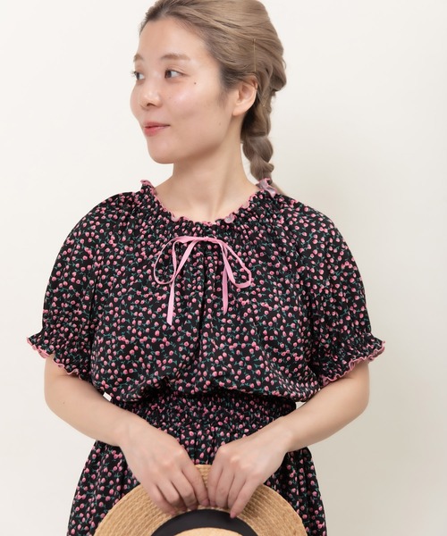 ワンピース ポンチsmall roseプリント パフスリーブワンピースの画像