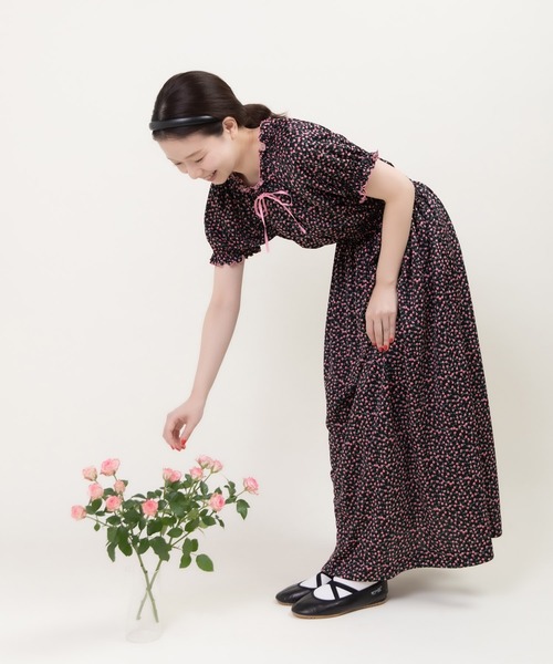 ワンピース ポンチsmall roseプリント パフスリーブワンピースの画像
