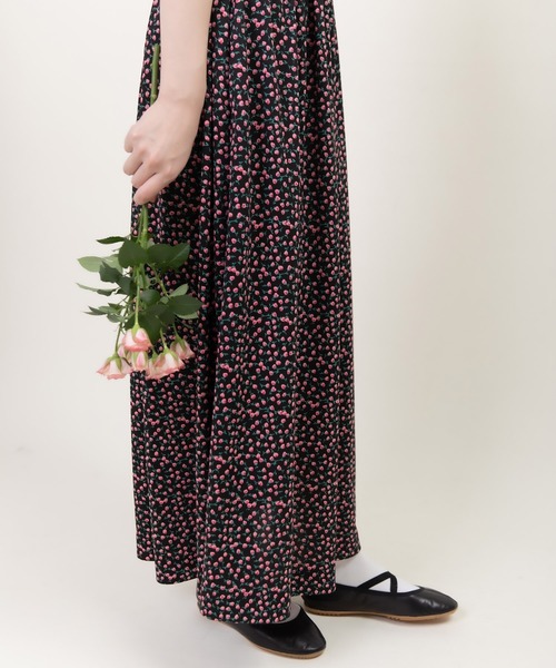 ワンピース ポンチsmall roseプリント パフスリーブワンピースの画像