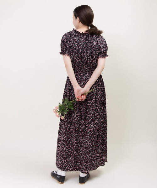 ワンピース ポンチsmall roseプリント パフスリーブワンピースの画像