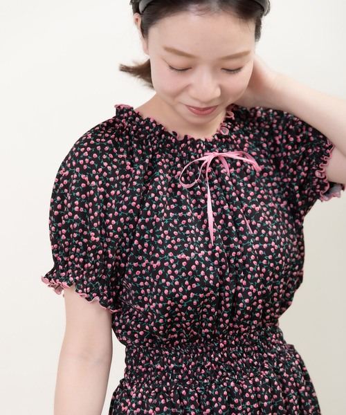 ワンピース ポンチsmall roseプリント パフスリーブワンピースの画像