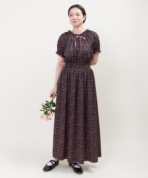 ワンピース ポンチsmall roseプリント パフスリーブワンピースの画像