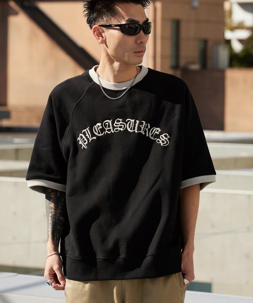 PLEASURES（プレジャーズ） tシャツ オールドイングリッシュブランド