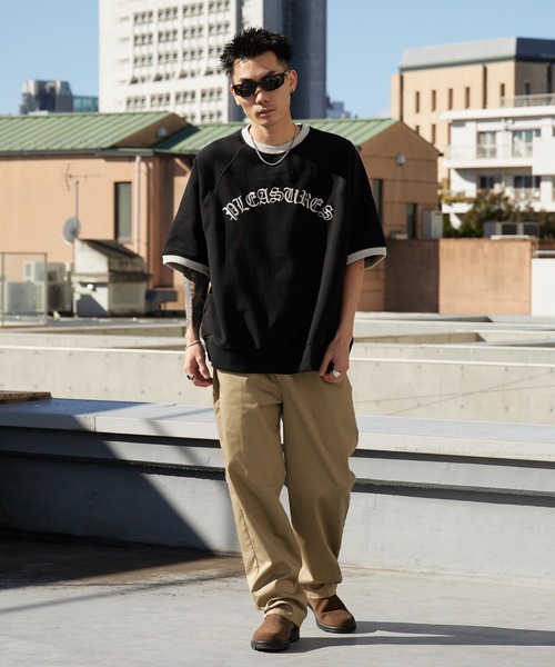 PLEASURES（プレジャーズ） tシャツ オールドイングリッシュブランド