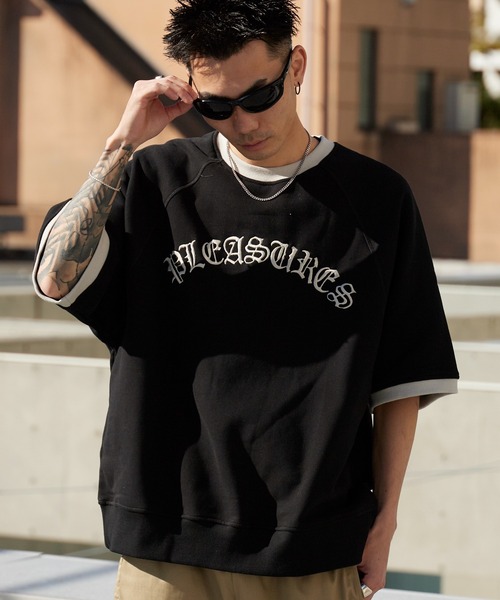 PLEASURES（プレジャーズ） tシャツ オールドイングリッシュブランド 