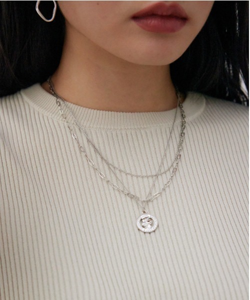 AZUL BY MOUSSY（アズールバイマウジー） ネックレス 透かしコイン3連