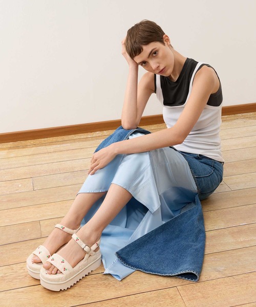 ★CHARLES&KEITH★ツイルアンクルストラップサンダル/送料込 CHARLES ＆ KEITH サンダル ツイル フラットフォームアンクル