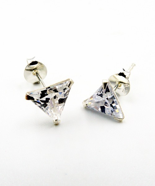 【関税込み】Hatton Labs シルバー トライアングル ピアス Hatton Labs トライアングル ピアス | シルバートーン | FARFETCH JP
