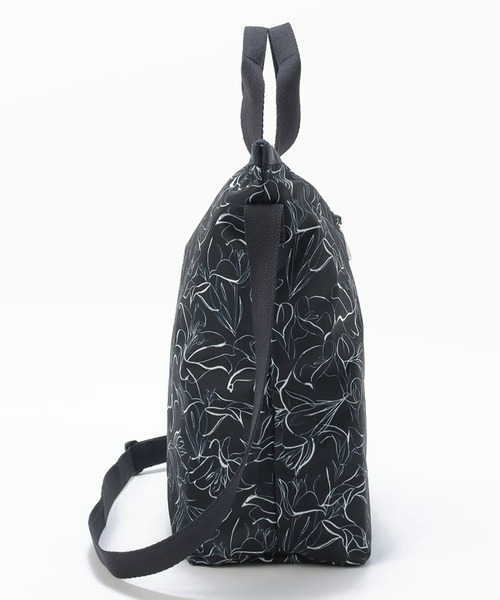 LESPORTSAC × familiar 刺繍デザイン ネイビー バッグ 楽天市場】レスポートサック 小花柄刺繍 ブラックカラー 中型