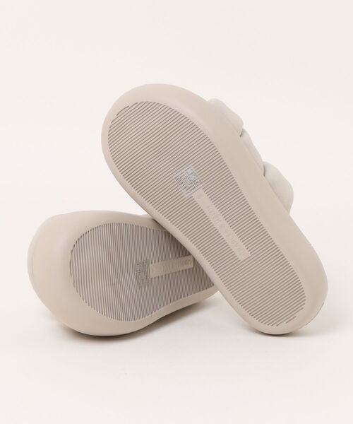 ストレッチ ファブリックストラッピーフラットフォームサンダル CHARLES & KEITH｜ストレッチ ファブリックストラッピーフラット