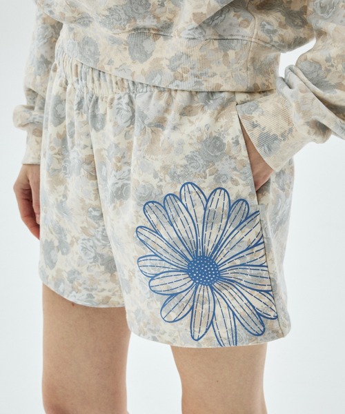 Mardi mercrediグレー 花柄プリント ショートパンツ Mardi Mercredi（マルディメクルディ） スウェットパンツ ジャージ