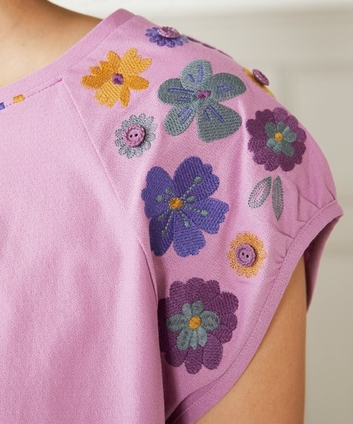 Jocomomola（ホコモモラ） tシャツ Escala floral フラワー刺繍