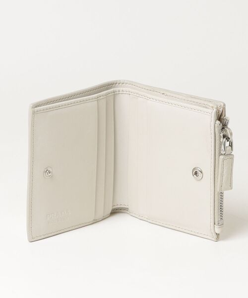 PRADA 二つ折り財布 三角ロゴ PRADA（プラダ） 三角ロゴ 二つ折り 財布 - ホワイト レディース