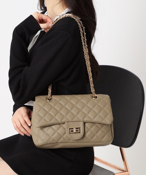 ハワイアンキルト　横長バッグ　バス　2WAY　バスの革タグチャーム付き ハワイアンキルトバッグ 2WAY バス 横長 革タグチャーム付 ファスナー