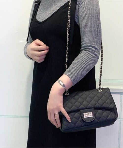 最終お値下げ!　ハワイアンキルト　大きめ横長　バッグ　2WAY　革タグチャーム付 ハワイアンキルト 大きめ横長 バッグ フロント バス 2WAY 革タグ