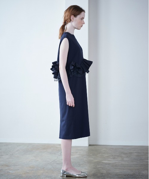 ミセルラッフルスリーブレスミディワンピース Marilyn Moon ワンピース タフタスパイラルラッフルスリーブ