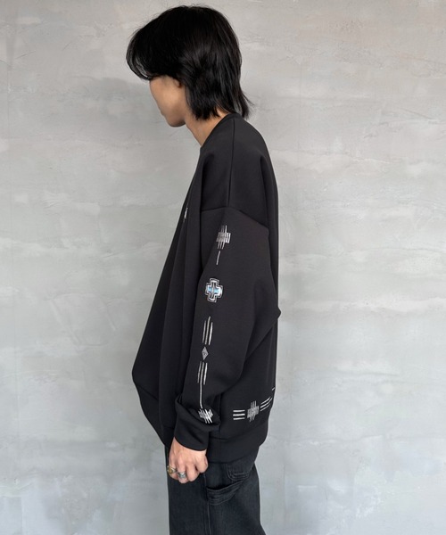 OAMC ブラック 長袖カットソー 左袖ポケット付き OAMC ブラック 長袖カットソー 左袖ポケット付き