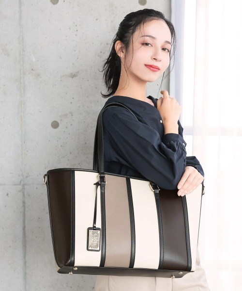 大人気 Clelia トートバッグ チャーム付き大容量トートバッグ バッグ