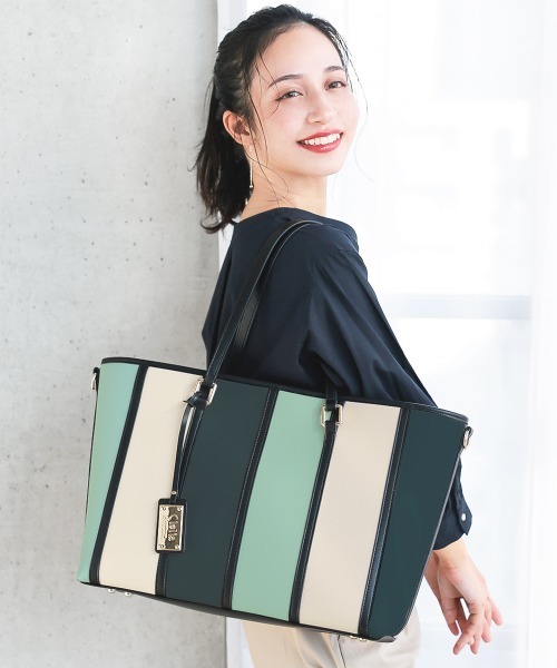 Clelia（クレリア） トートバッグ チャーム付き大容量トートバッグ