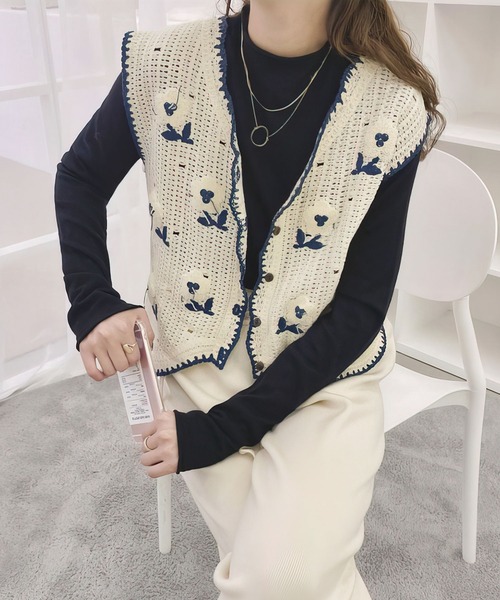 me+em select（ミームセレクト） ベスト パイル刺繍お花かぎ編みニット