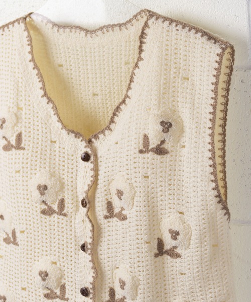 me+em select（ミームセレクト） ベスト パイル刺繍お花かぎ編みニット